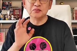肘姐在校园打球，从青涩少女到强硬霸主，肘姐经历了什么？