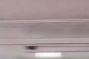 从这个视频来看，杨瀚森换防不出去的问题被针对得挺严重的